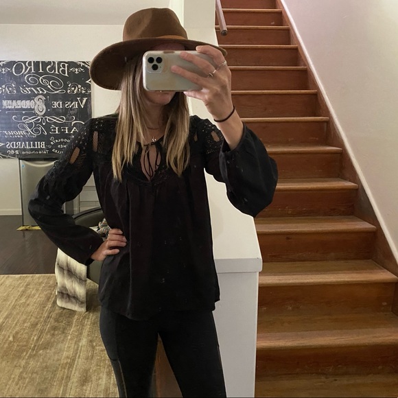 Abercrombie & Fitch Crochet Top Blouse - Picture 6 of 6